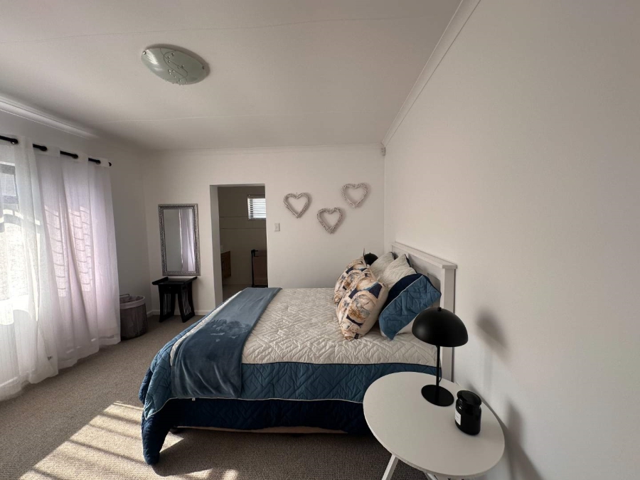 5 Bedroom Property for Sale in Fraaiuitsig Western Cape